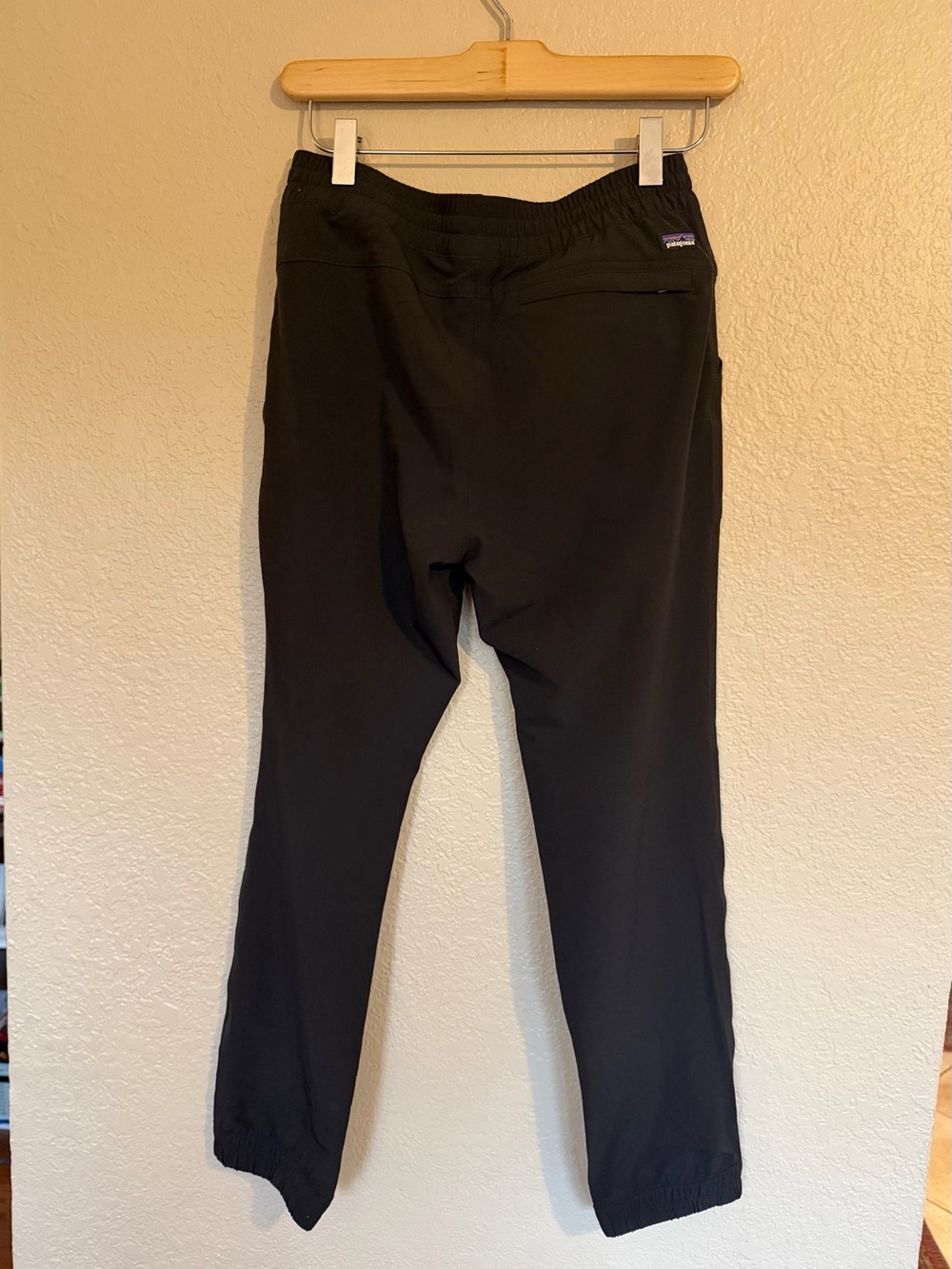 Girl’s Patagonia black jogger pants size L-12